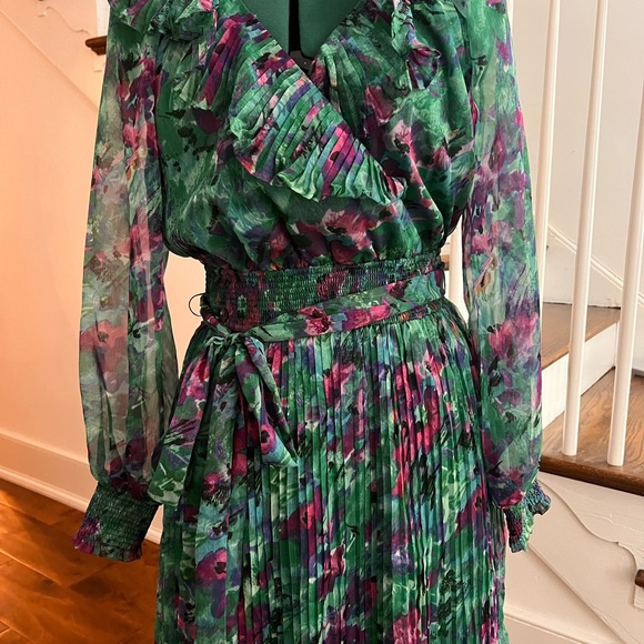 Chic Floral Long Sleeve Dress in Green and Purple - Picture 4 of 9